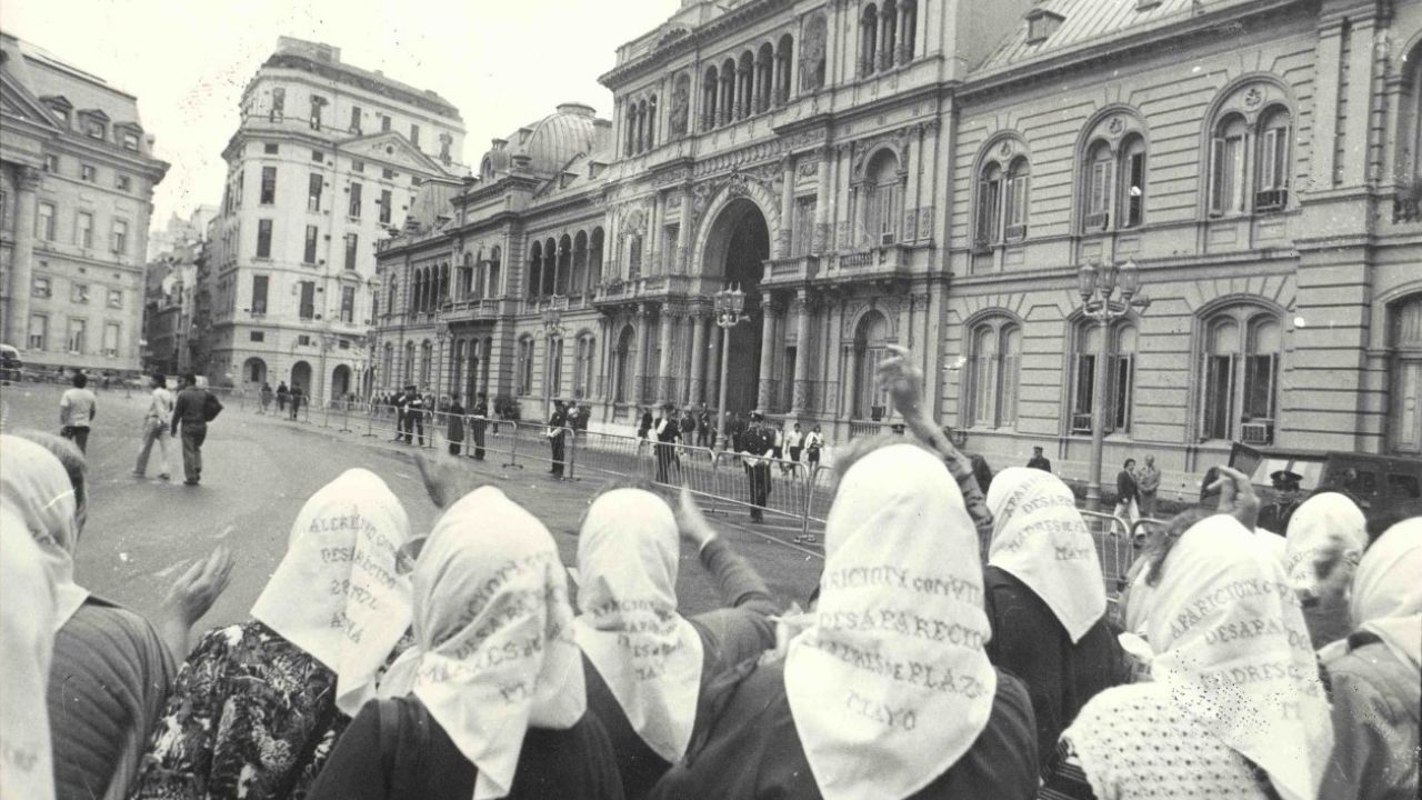 foto de las madres de plaza de mayo